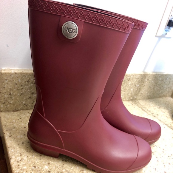 UGG Sienna Rain Boots - Picture 2 of 3